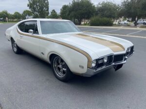 1968 Oldsmobile Cutlass Supreme Holiday