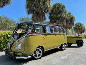 1972 Volkswagen Vanagon Deluxe Samba