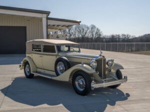1933 Packard Super Eight